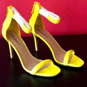 Breckelle’s Sawgger-62 Yellow Faux Suede Sandal Heels